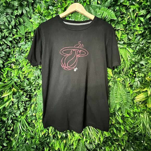 MIAMI HEAT Shirt Men Medium Black Graphic Print Red Pixel Logo NBA‎ Sports 0577 - Picture 2 of 8